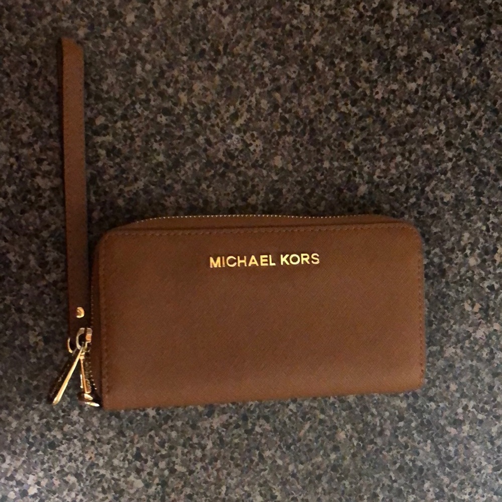 Michael Kors wallet and wristlet